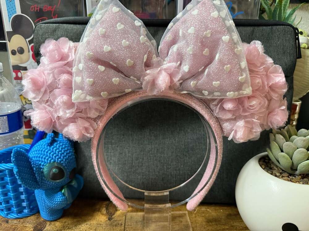 EUC Disney Parks Valentine Rosebud White Hearts Ears Headband